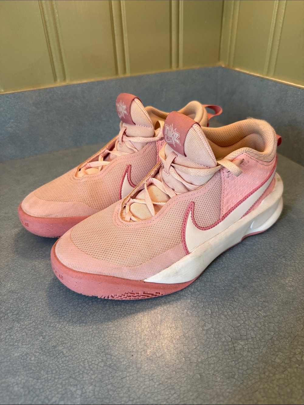 Nike Girls Team Hustle D in Pink Foam